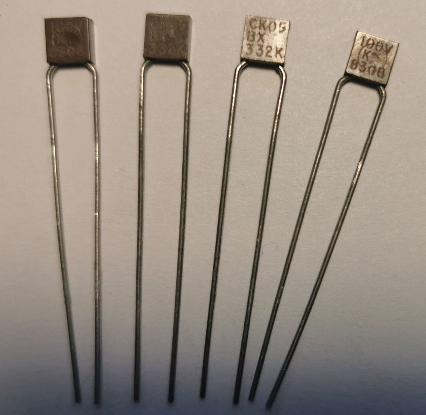 Componenti elettronici: 3.3 nF Kondensator 100 Volt – Nuovo (secondo la descrizione) da Oberwangen b. Bern venduto da Vittorio0 2