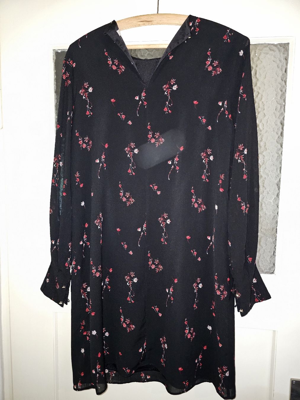 H&M Kleider: Robe H&M noire à fleurs taille 36 – Neu (gemäss Beschreibung) aus Tecknau von Anadias 1