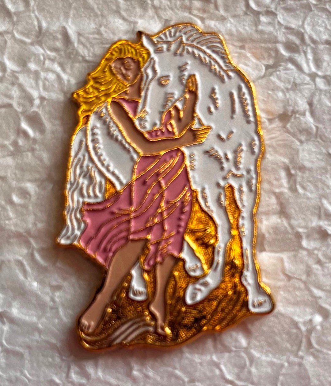 Plaketten & Abzeichen: Pin Simone Erni - Frau mit Pferd – Gebraucht aus Obernau von Wgnom