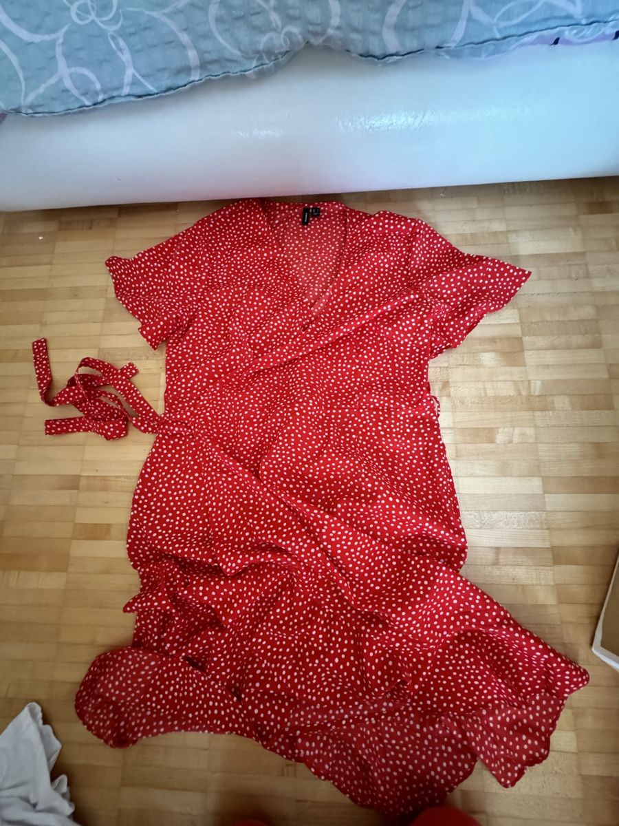 Kleider: Kleid rot 40 – Gebraucht aus Küssnacht am Rigi von ciucchino