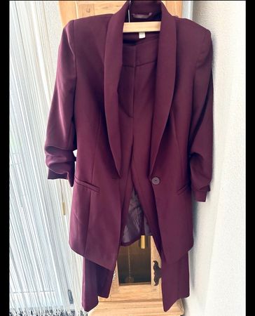 Schicker Damenanzug Asos Gr. 32 Bordeaux