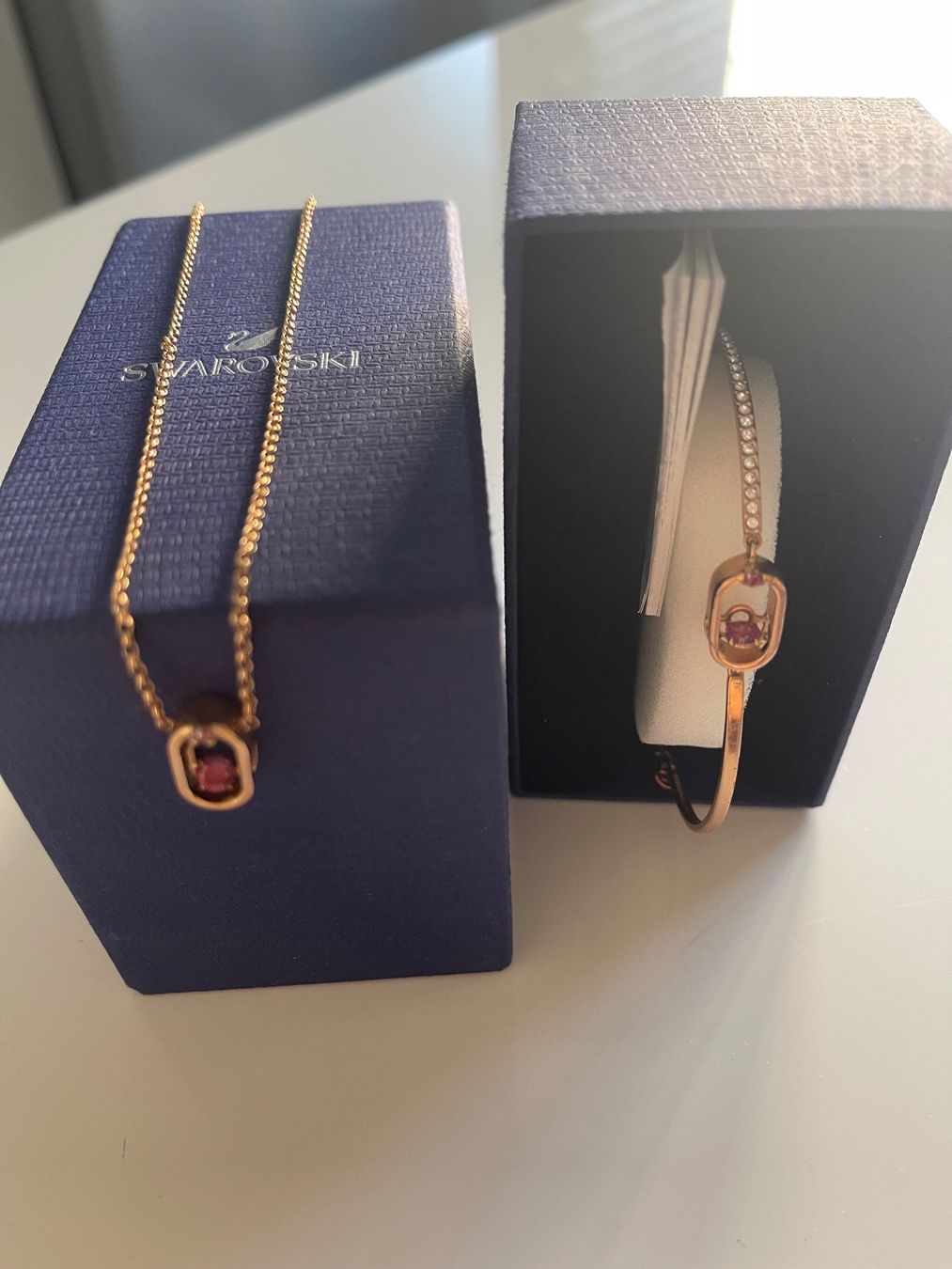 Swarovski Sonstiger Schmuck: Collier et bracelet Swarovski – Gebraucht aus Thônex von car_9v7b