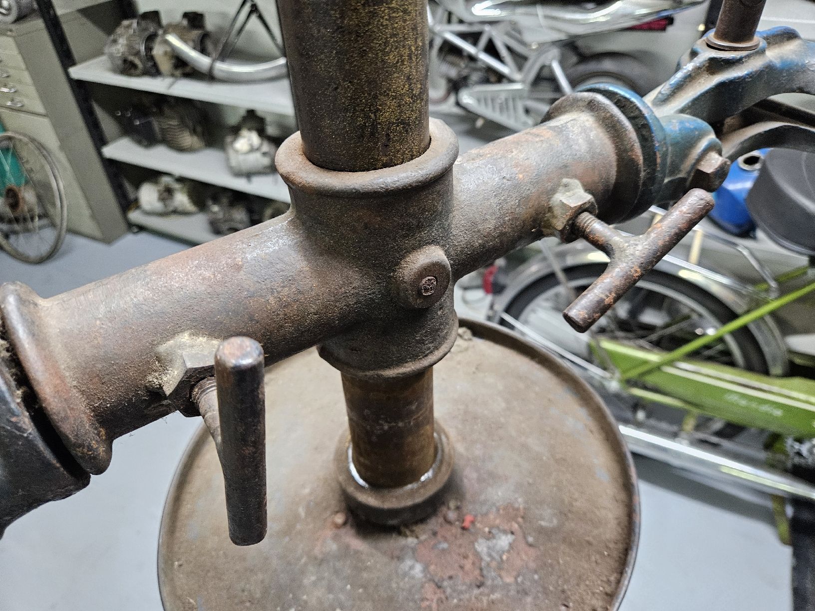 Veloständer: Velomontage/Mofamontage Vintage Ständer – Gebraucht aus Mellingen von Mech-Service 2