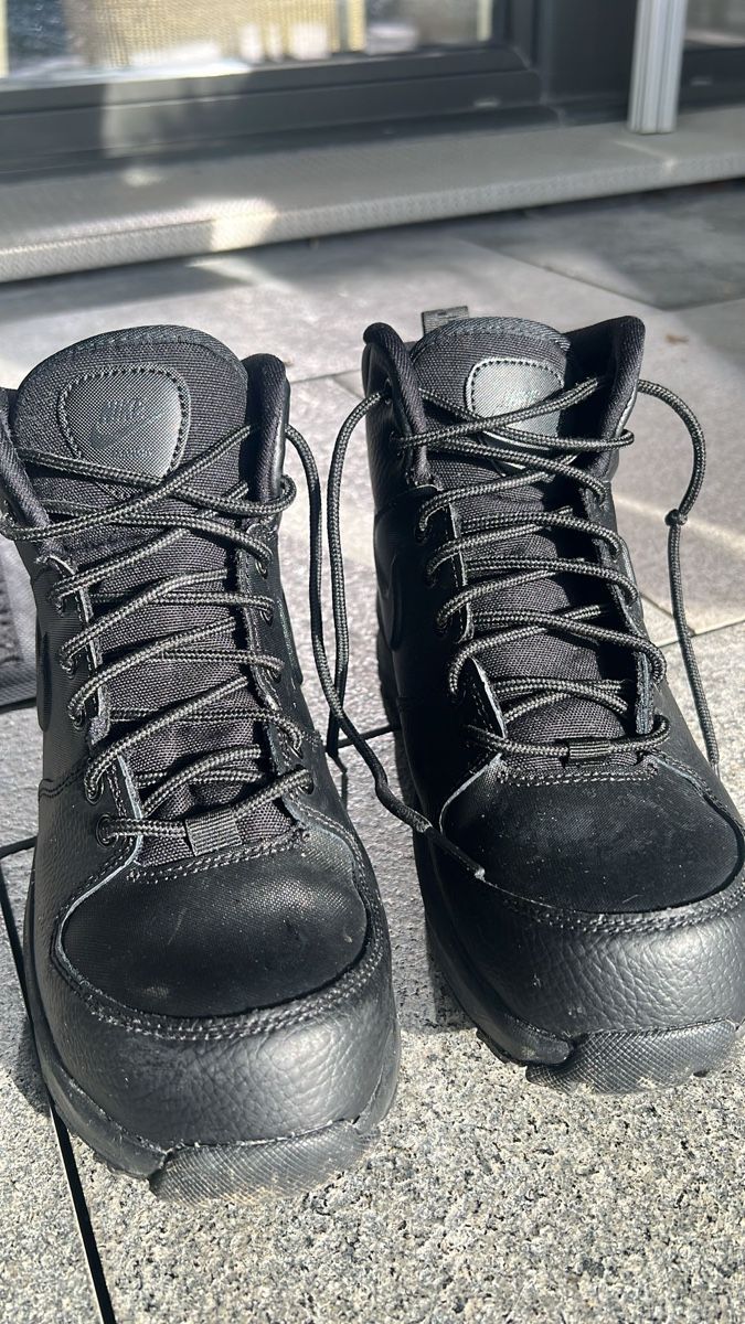 Nike Scarpe da uomo: Nike Herbst / Winter Schuhe in Grösse 38,5 – Nuovo (secondo la descrizione) da Mettmenstetten venduto da plenaspei