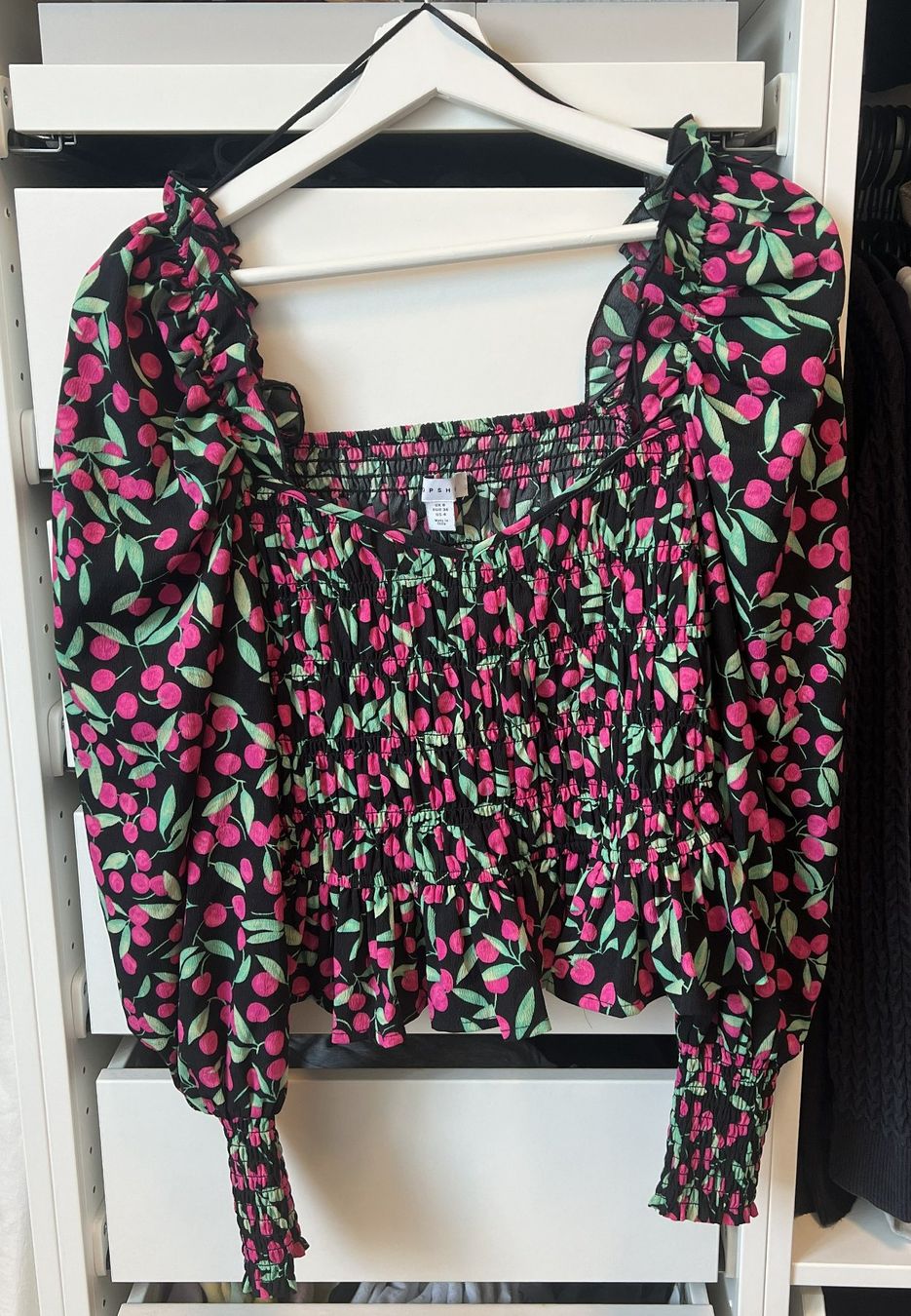 Bershka Top: BERSHKA Blumen-Top – Nuovo (secondo la descrizione) da Bülach venduto da deinmica