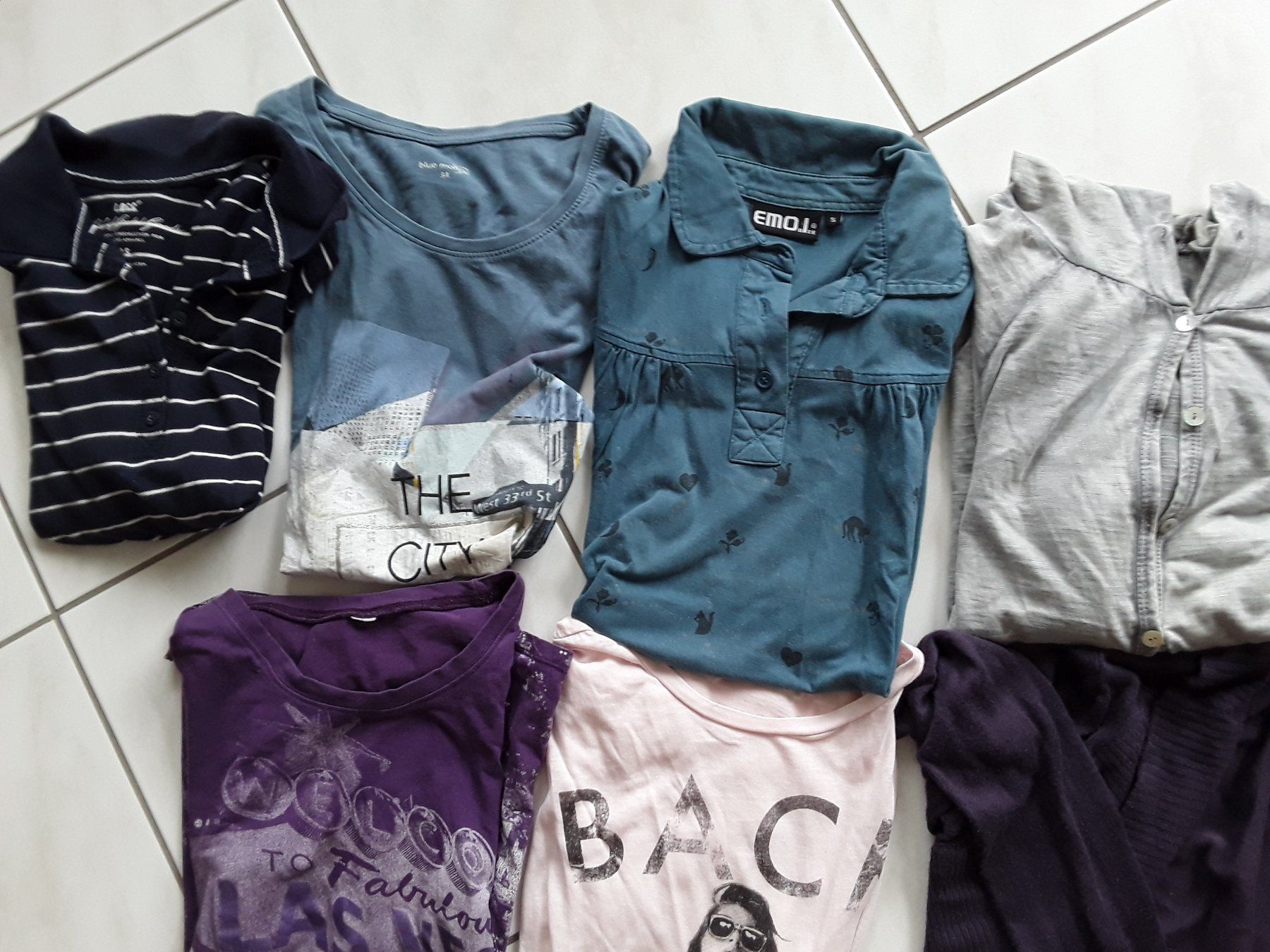Lotti & Set di vestiti: Damen T-Shirts & Bluse XS/ S – Usato da Heimberg venduto da Samprof 1