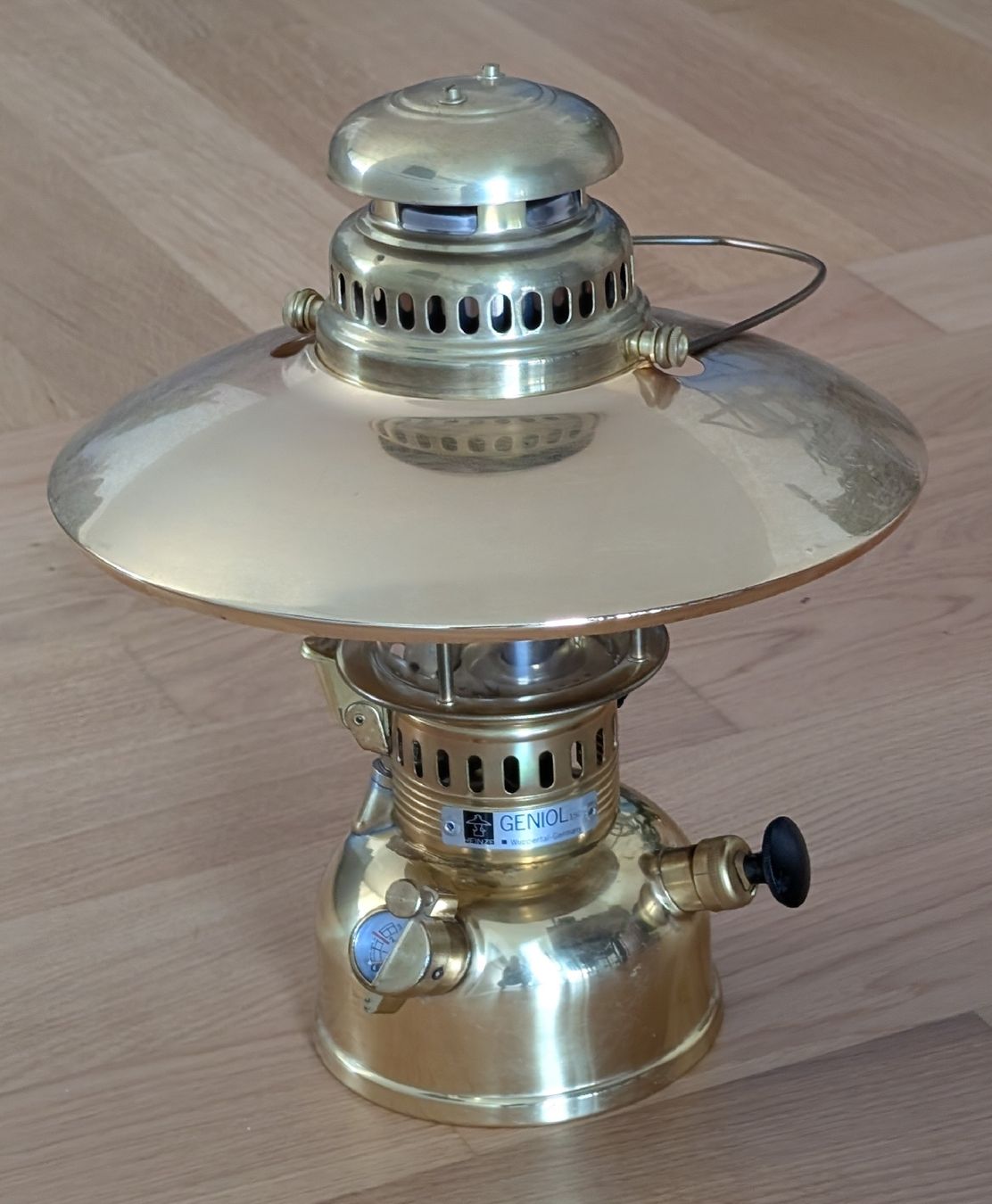 Lampade & Luci: Geniol 150 Messinglampe – Usato da Wädenswil venduto da Wolfsblutig