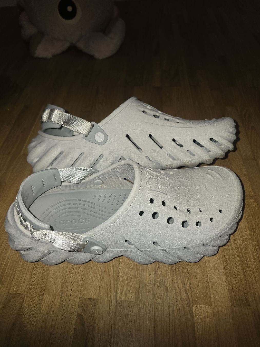 Crocs Scarpe da uomo: Sandales Crocs gris taille M 10 / 45 – Usato da Mont-sur-Lausanne venduto da Didinho