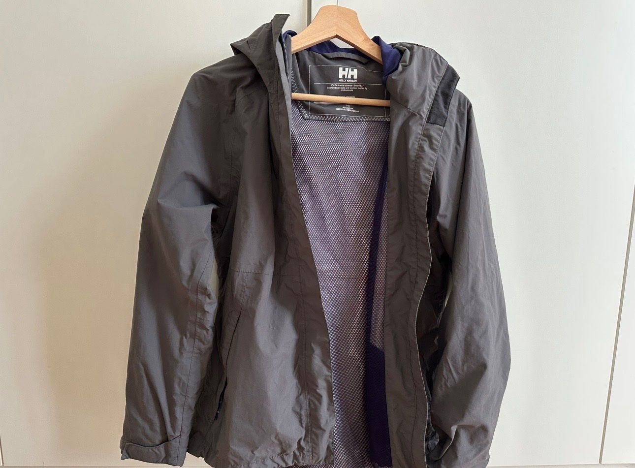 Helly Hansen Giacche: Helly Hansen Regenjacke – Usato da Allschwil venduto da Blumergg