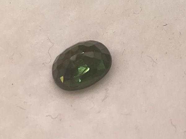 Pietre preziose: Grüner Saphir, natürlich 0.94ct – Nuovo (secondo la descrizione) da luzern venduto da Alpendorf1 2