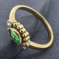 Edler Goldring mit zwei Altschliff Diamanten