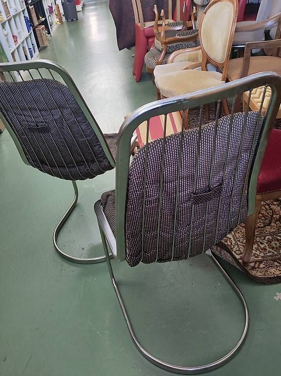 Stühle: Designklassiker Freischwinger 2er Set Metall – Gebraucht aus Pratteln von Cartonsducoeur_bl 3