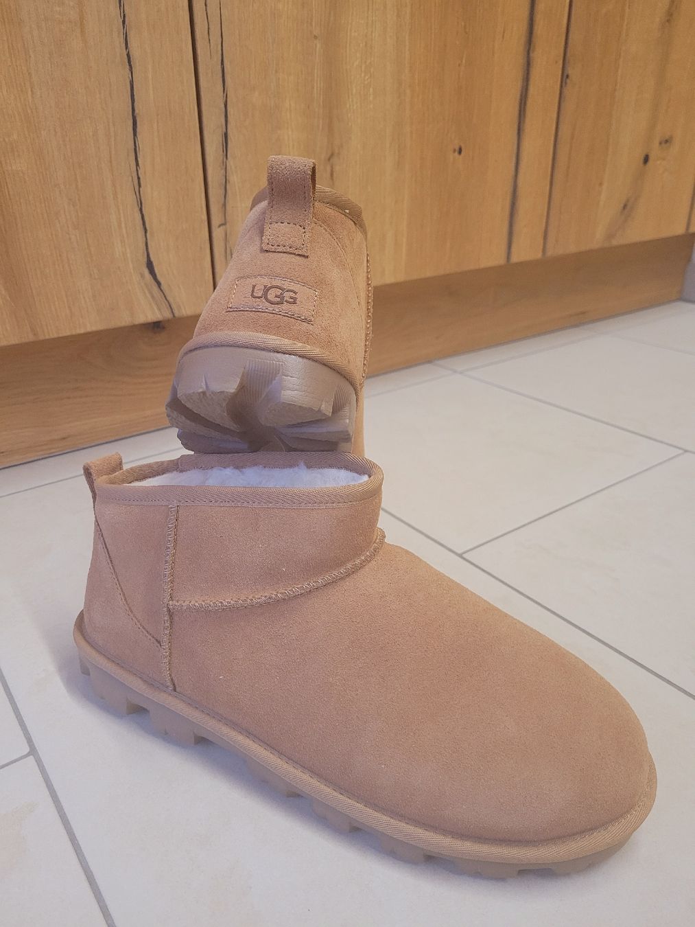 Ugg Damenschuhe: UGG CLASSIC ULTRA MINI – Neu und originalverpackt aus Niederbipp von Tati_La