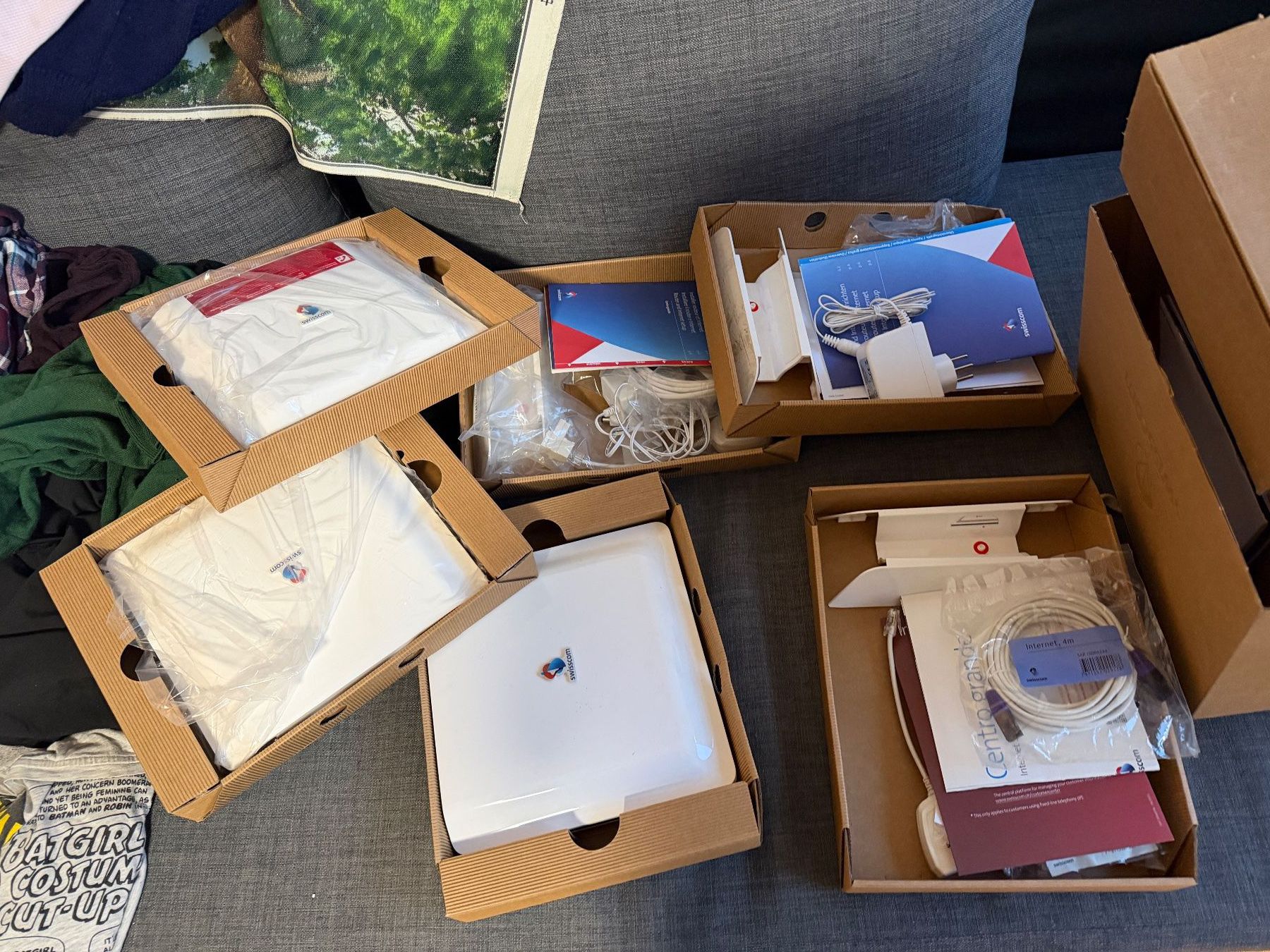 Modems & Routeurs: 3x Centro Grande Internet Starter kit Swisscom modem – D'occasion à Fribourg par J334455