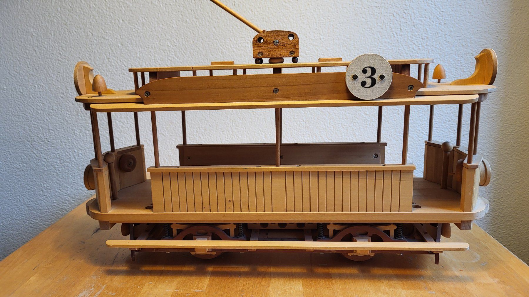 Articoli in legno: Holztram Bern – Usato da bern venduto da Ryukon