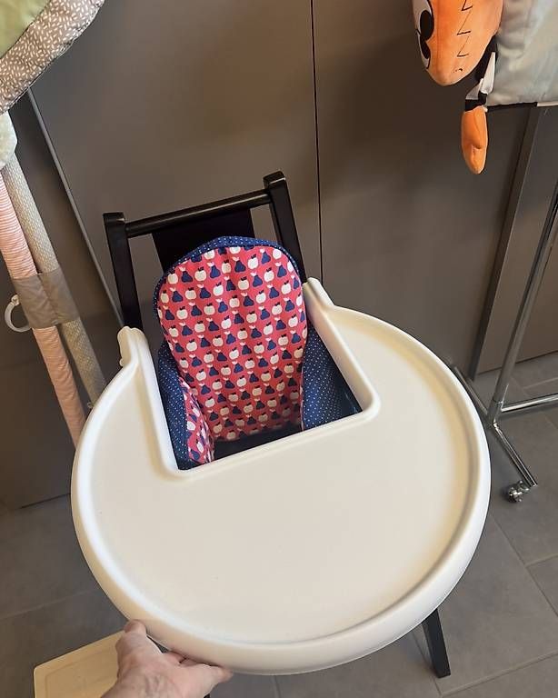 Chaises hautes: Set / seggiolone + tappeti +gioco  – D'occasion à Ruvigliana par aig_p7fj