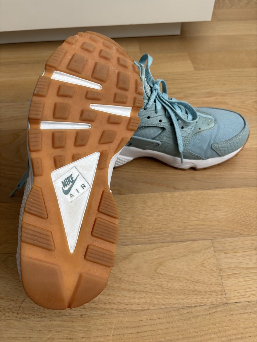 Nike Scarpe da donna: Nike Huarache hellblau, Grösse 40.5 – Nuovo (secondo la descrizione) da Neuenhof venduto da bball 5
