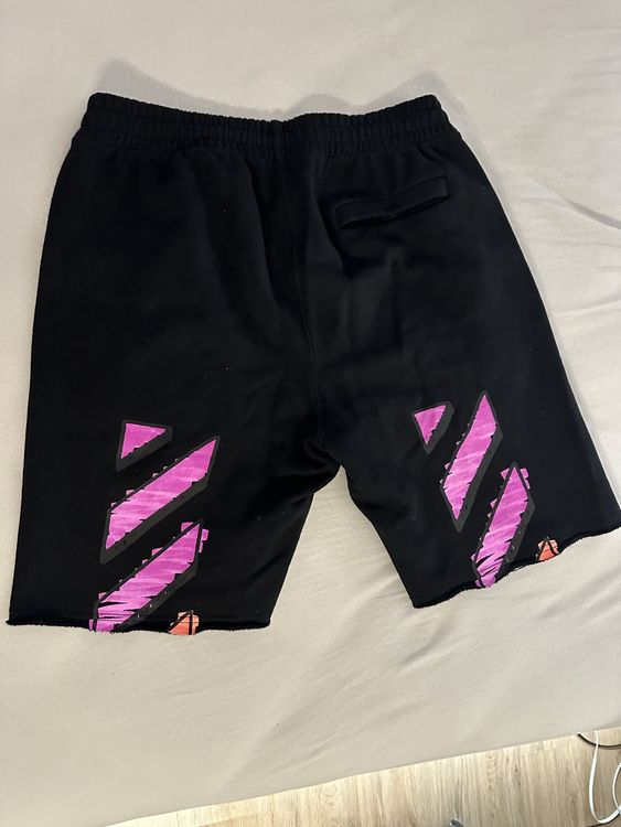 Off-White Pantaloni: Off White Shorts – Nuovo (secondo la descrizione) da Freienbach venduto da casciatoalessandro 1
