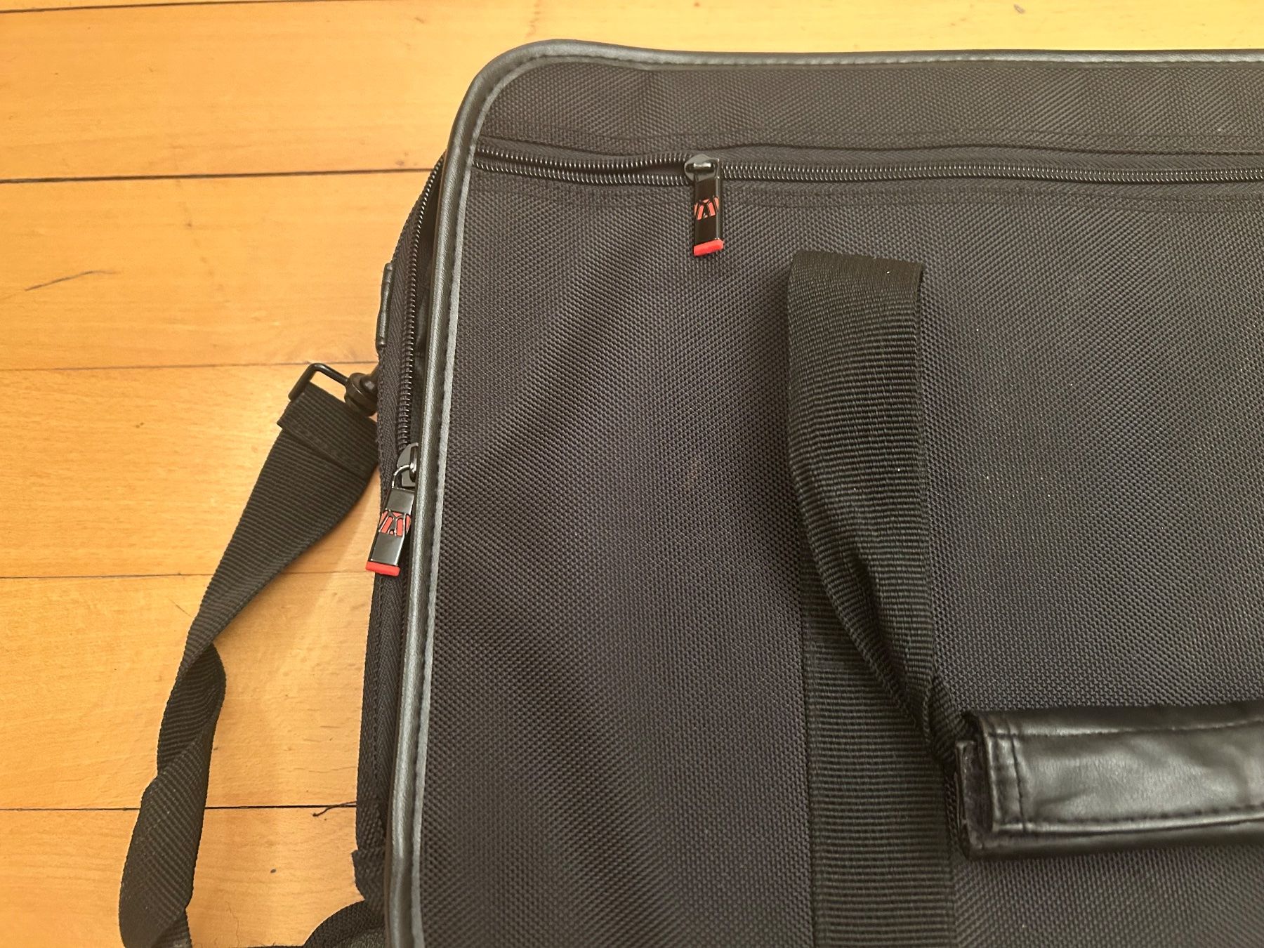 Monolith Valigie & Borse: Monolith Aktentasche aus robustem Nylon, NP 63.- – Usato da Rorschacherberg venduto da Svebe 4