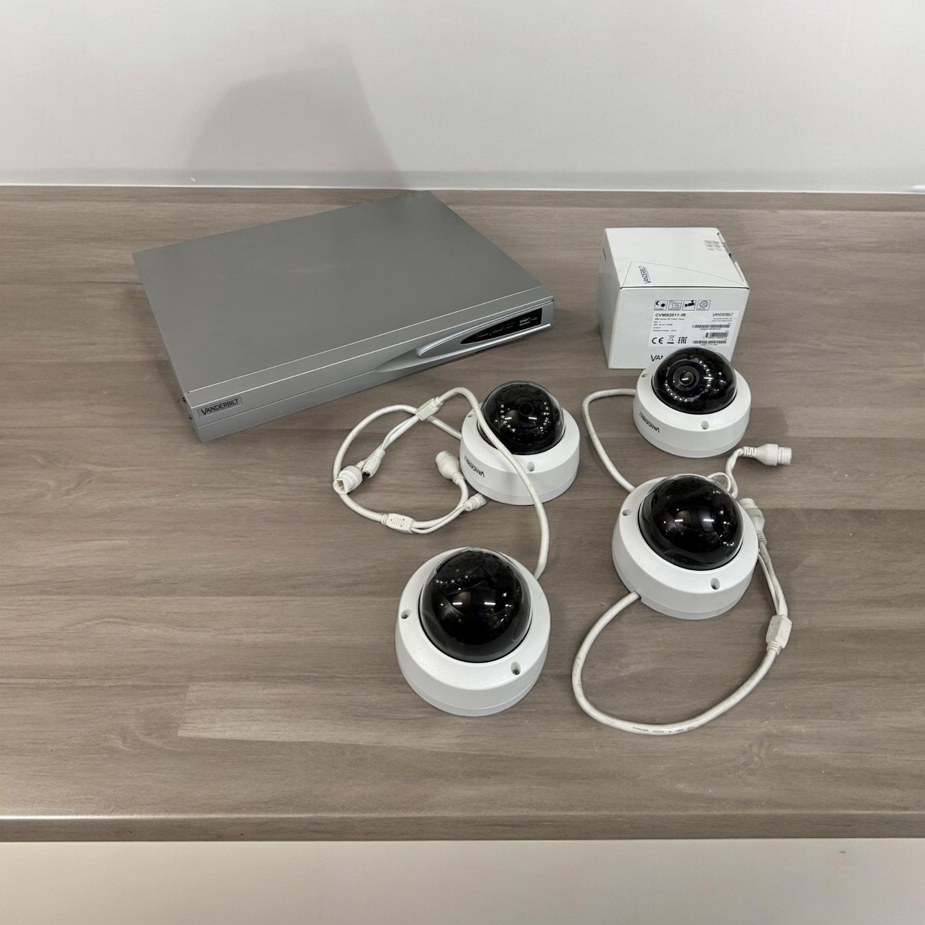 Registratori: Vanderbilt Eventys EX8 NVR Videorecorder mit 4 Videokameras – Usato da Altendorf venduto da Toptuningstore