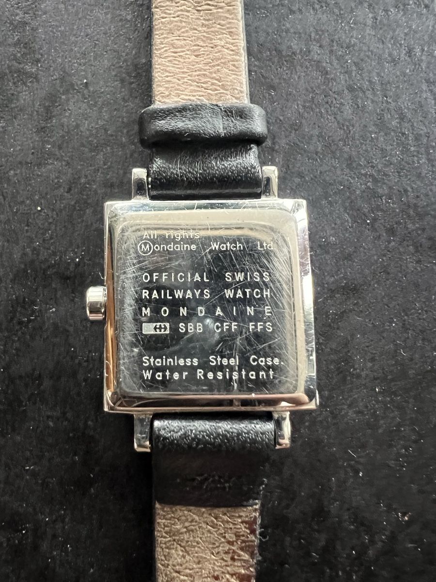 Mondaine Orologi: Mondaine Bahnhof Uhr – Usato da Laufen venduto da groove60 2