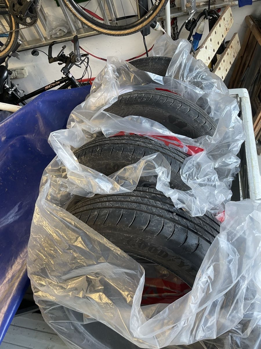 Goodyear Pneus & Kompletträder: pneus été GoodYear 215/55 R18 – Gebraucht aus Cottens FR von ginop