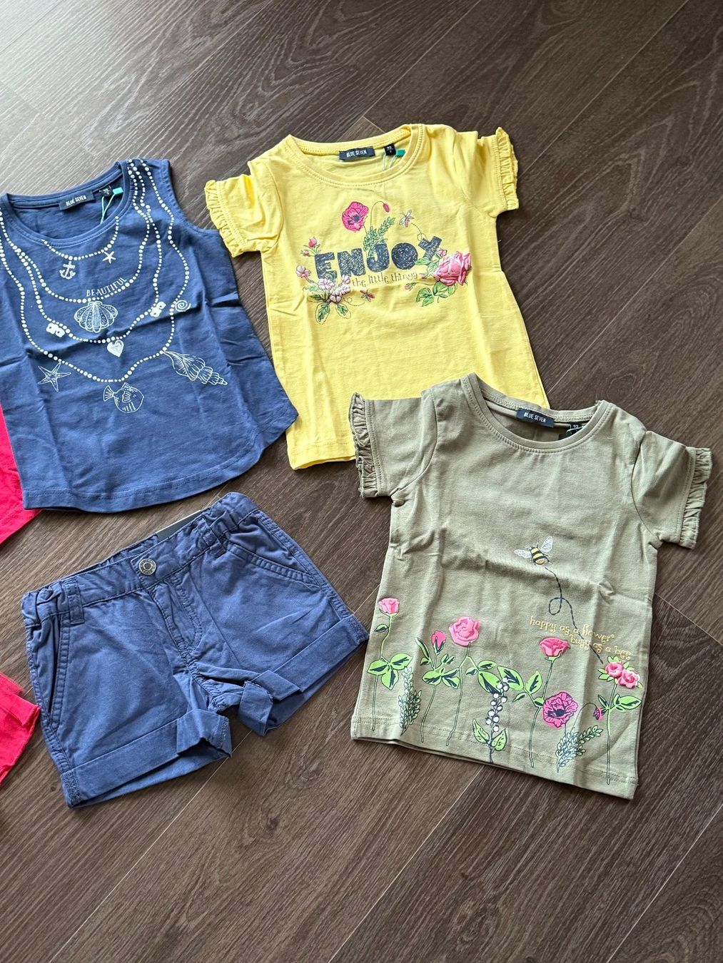 Lotti & Set di vestiti: Kleiderpaket Mädchen, fabrikneu 6 Artikel Grösse 92 – Nuovo (secondo la descrizione) da Eschenbach SG venduto da Peachick 2