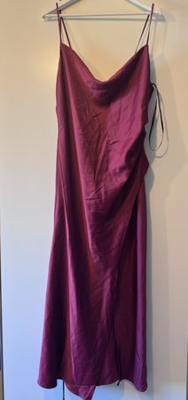 Forever New Kleid, Gr. 44, Satin, Berry, Neu mit Etikett