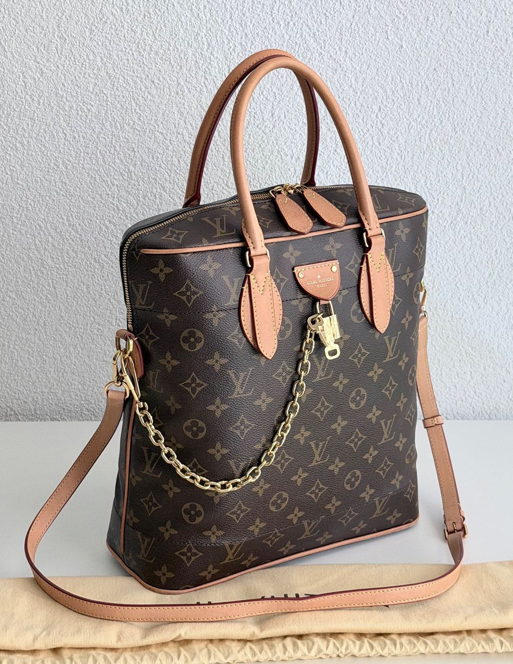 Louis Vuitton Borse da donna: Louis Vuitton Carryall MM – Usato da Reinach AG venduto da BisMad3