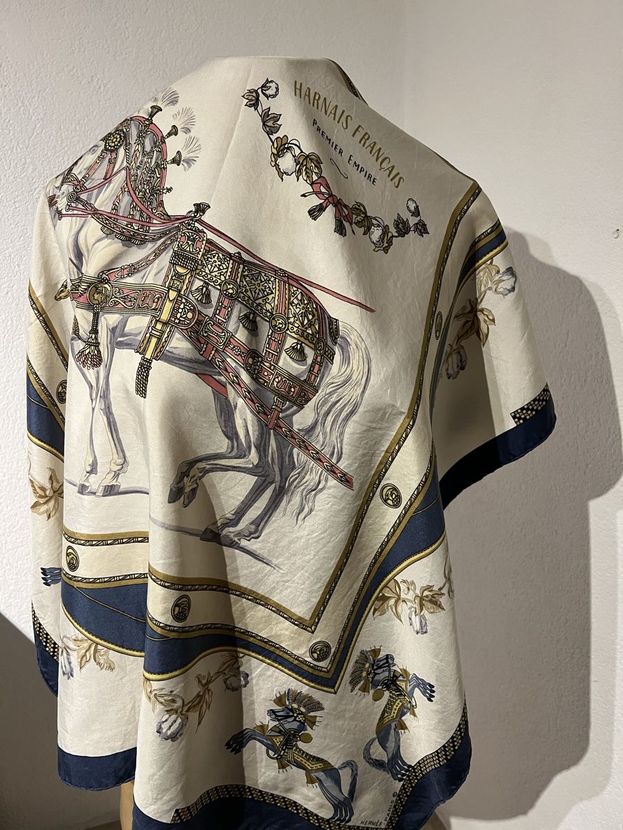 Hermès Foulards & écharpes: Carré Hermès vintage – D'occasion à St-Pierre-Clages par ste_xk6p 1