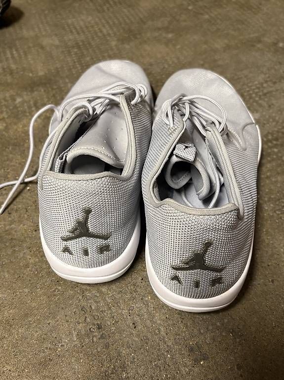 Scarpe da uomo: Sneakers NIKE JORDAN Eclipse Wolf Grey EU 45 – Usato da Basel venduto da Blindside 1