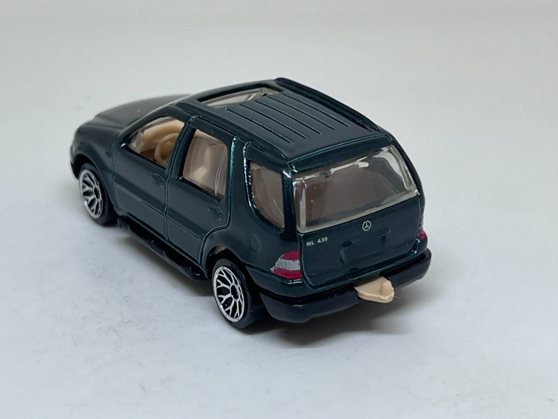 Matchbox Modellini d'auto: Matchbox Mercedes-Benz ML 430 #102 – Usato da Wildegg venduto da LaaBoutique 2