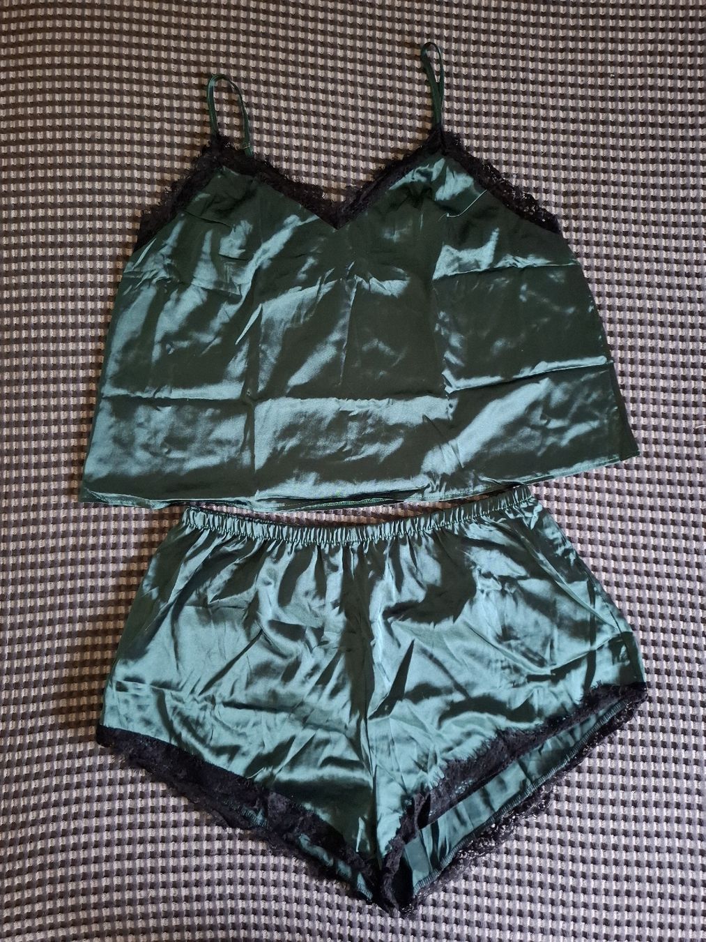 Negligees & Pyjamas: Pyjama vert effet soie – Gebraucht aus Ebikon von Jayjay60123027