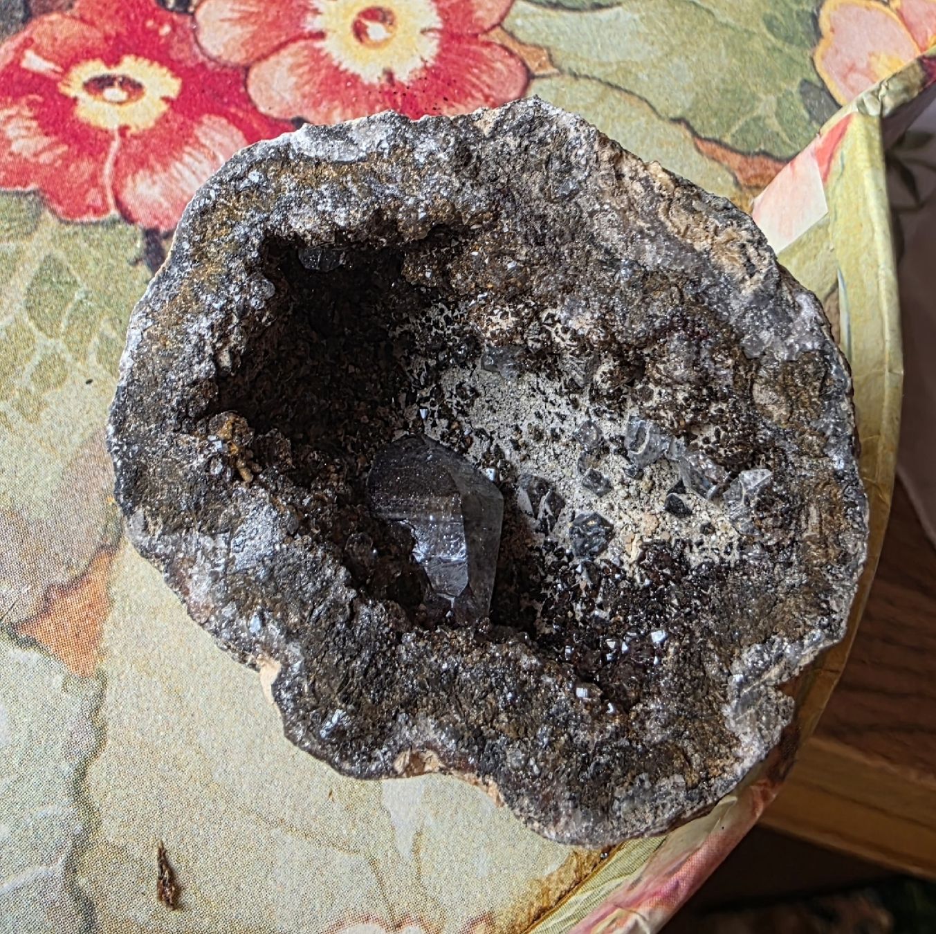 Mineralien & Heilsteine: Geode ihnen Krystall stein ist ein knubblieger  stein  – Neu (gemäss Beschreibung) aus Rickenbach BL von nicole611