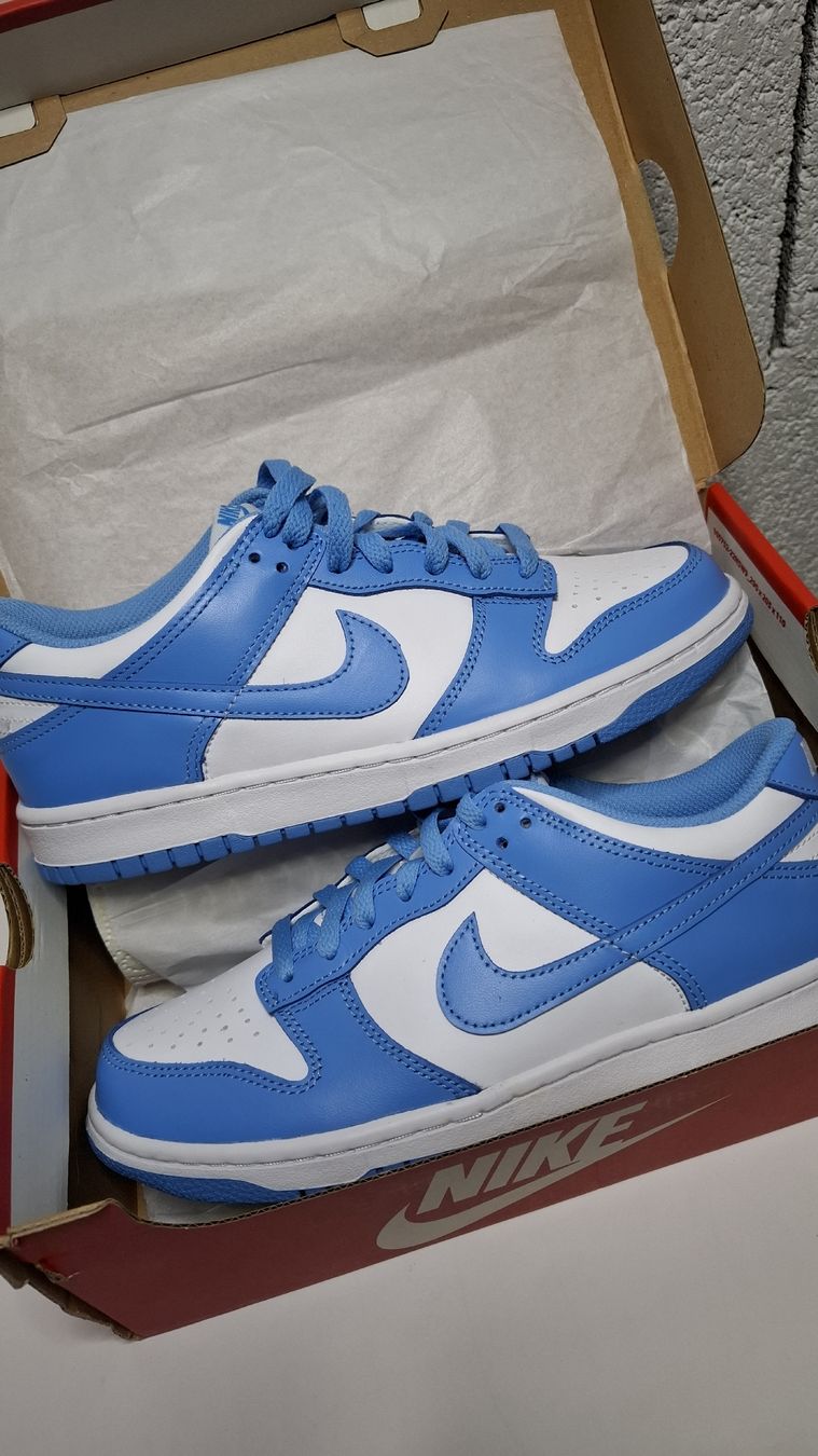 Nike Herrenschuhe: Nike Dunk Low "UNC" 👟 - Edition Limitée - Taille 40 – Neu und originalverpackt aus Le Landeron von rue_k9kg