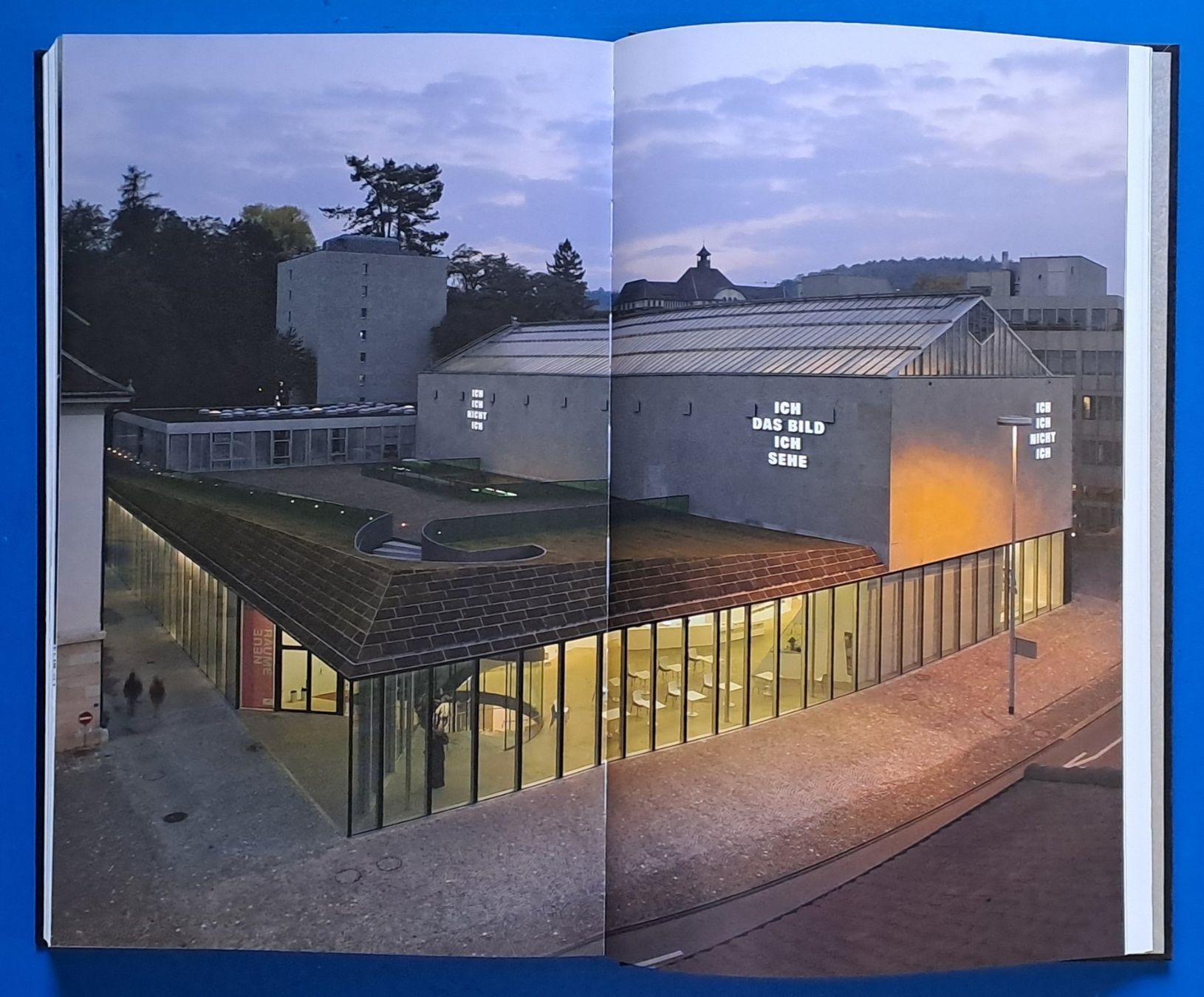 Libri: EIN KUNST HAUS - AARAU - mit dem E-Bau v. Herzog De Meuron – Usato da Zürich venduto da archiphil 7