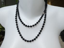 Vintage, lange Kette mit schwarzen Kunststoffperlen