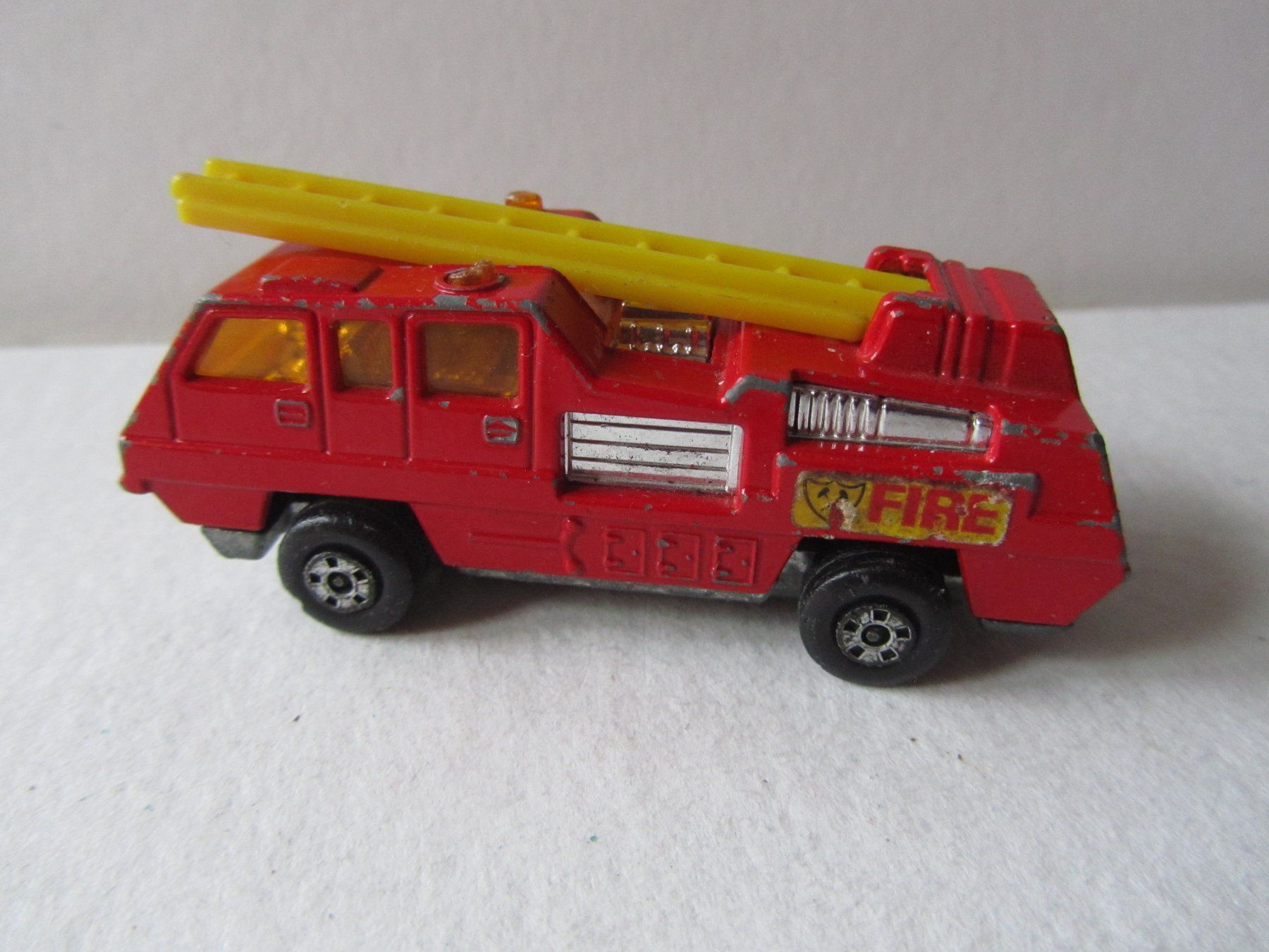 Matchbox Modellini d'auto: Blaze Buster, Matchbox Superfast, Nr. 22C – Usato da Weiningen ZH venduto da dietsch57