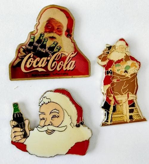 Coca-Cola Plaketten & Abzeichen: 3 Coca-Cola  Santa Claus Pins – Gebraucht aus Pfäffikon ZH von Colacity