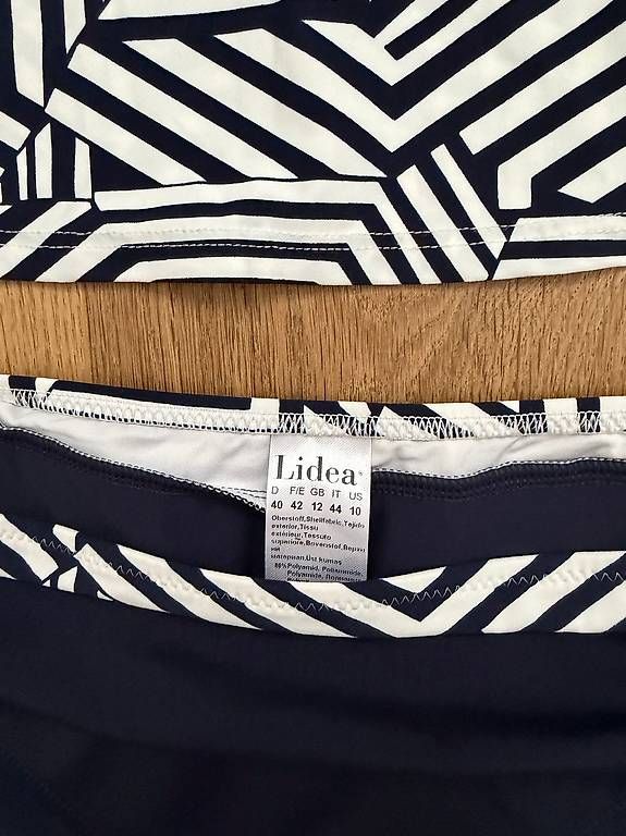 Costumi da bagno & Bikini: Lidea Tankini navy-weiss gemustert – Usato da Holzhäusern / Rotkreuz venduto da C.I.01 1