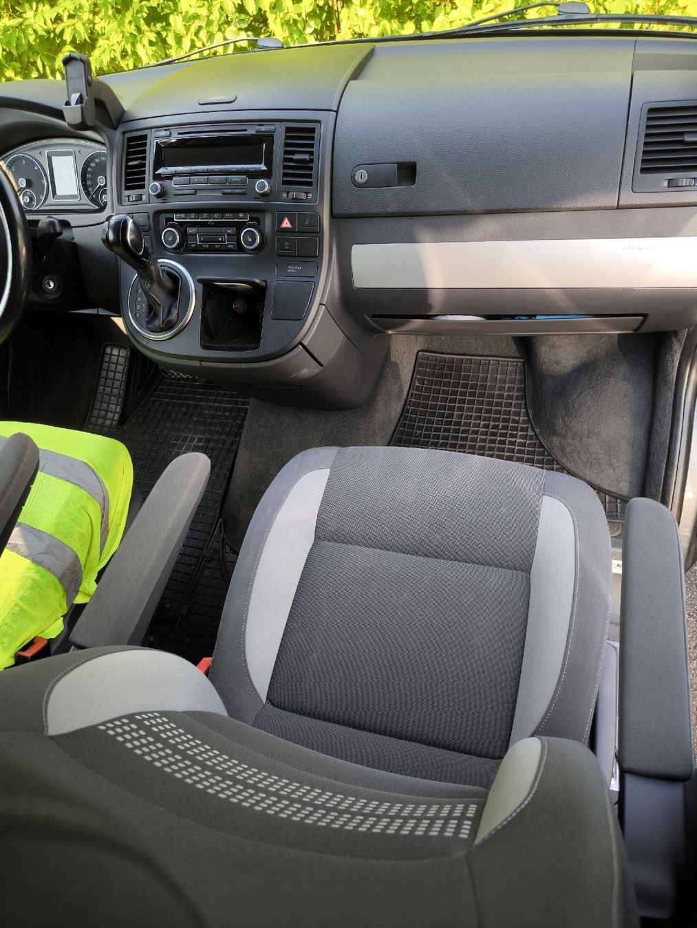 VW Autos: VW Multivan 2.0tdi DSG ab Service und MFK 01.26 – Gebraucht aus Oberrohrdorf von PieBu 8