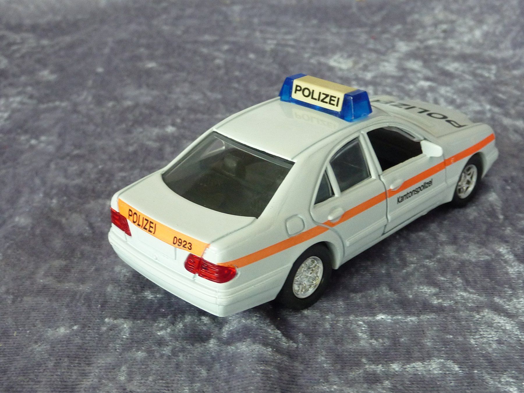 Mercedes-Benz Modellini d'auto: Mercedes W210 Polizei 1:43 – Usato da Dürrenäsch venduto da modellautos4you 2