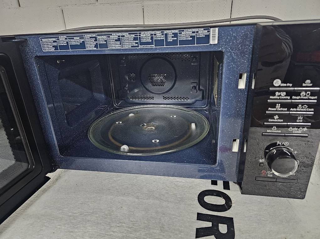 Elettrodomestici da cucina: Samsung Mikrowelle, Heissluft und Grill  – Usato da Münchenbuchsee venduto da Bussistyle 2