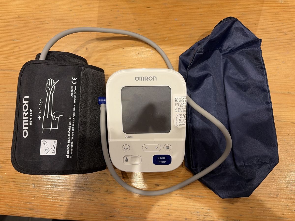 Omron Attrezzature mediche: Omron Blutdruckmessgert M3 Comfort – Usato da Zürich venduto da Partagas0