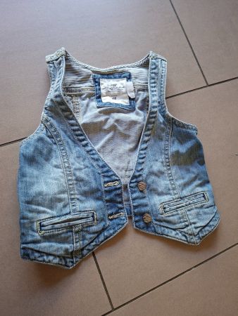 HM Jeans Weste Gr. 116/5-6 J. - Perfekt für den Sommer!