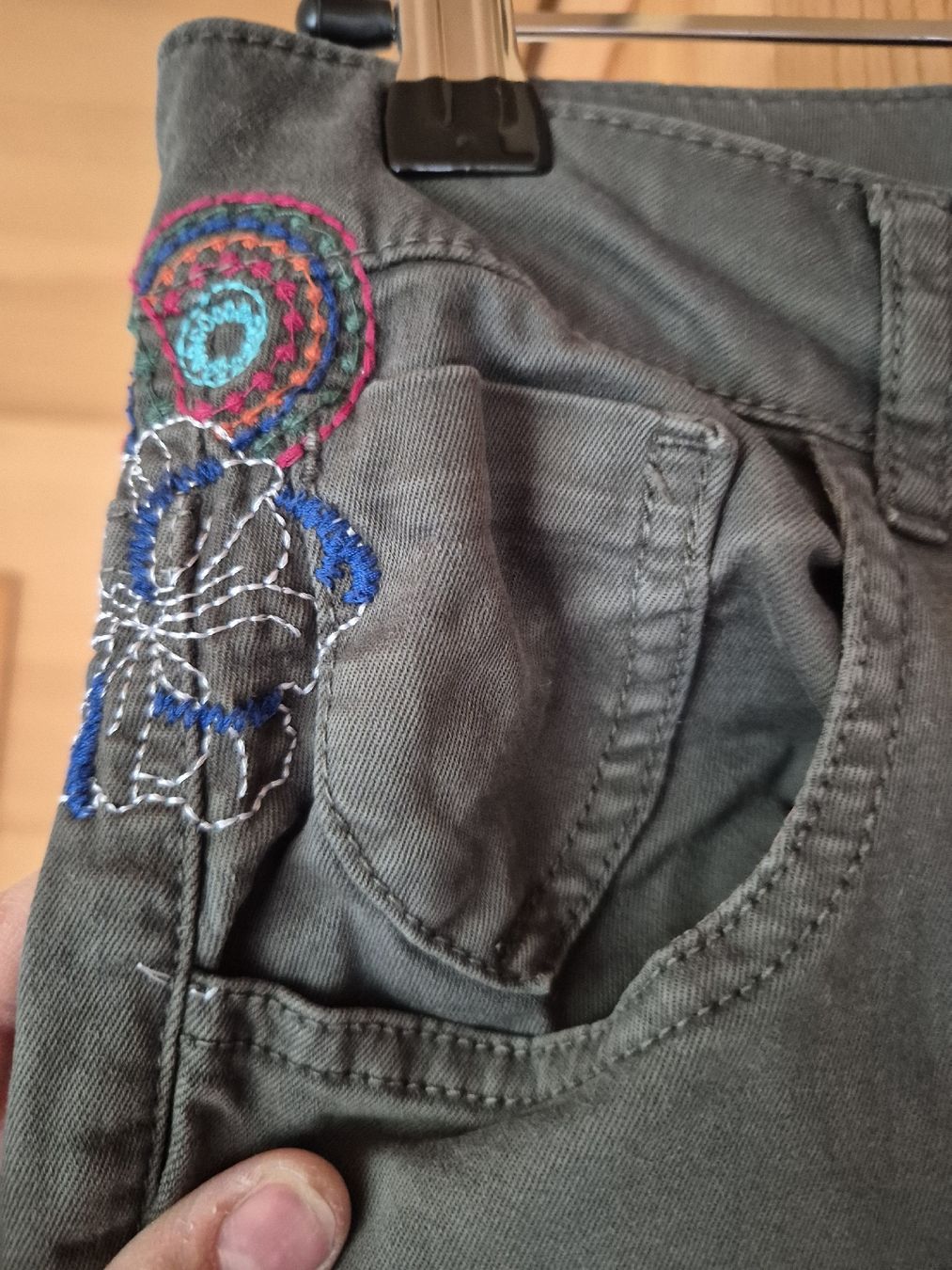 Desigual Jeans: Desigual Jeans Kaki Gr. 30 – Usato da Wynigen venduto da La_Talpa 4