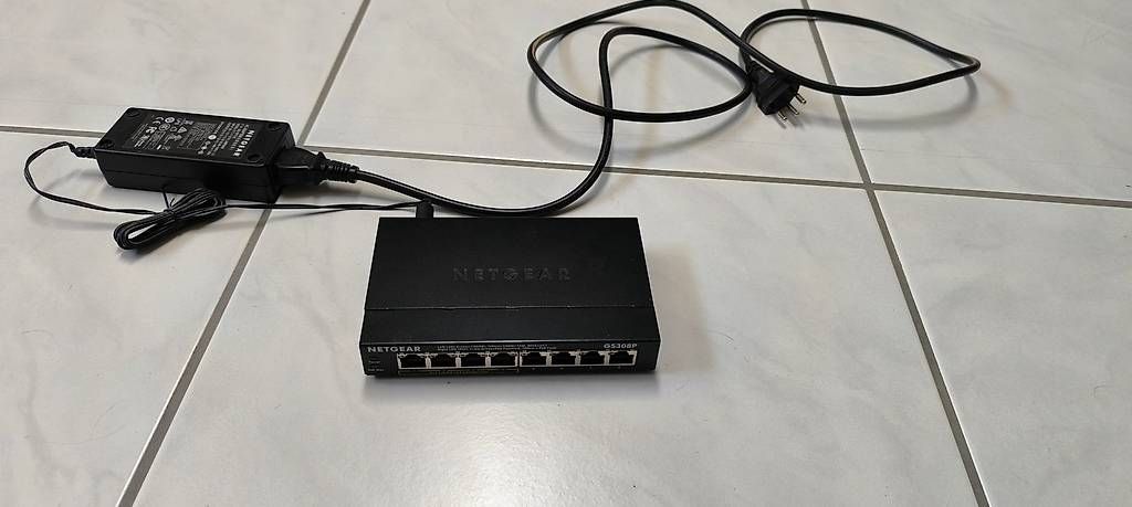 Netgear Hub & Switch: NETGEAR GS308P – Usato da Biberist venduto da m-it