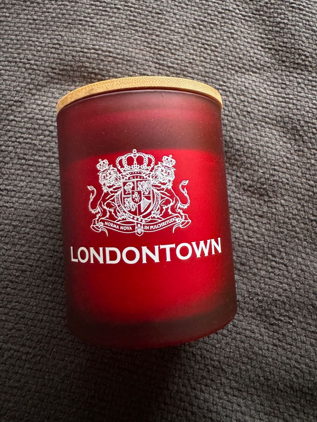 Kerzen: Duftkerze von Londontown 'berry' – Neu und originalverpackt aus Zürich von Lionsands