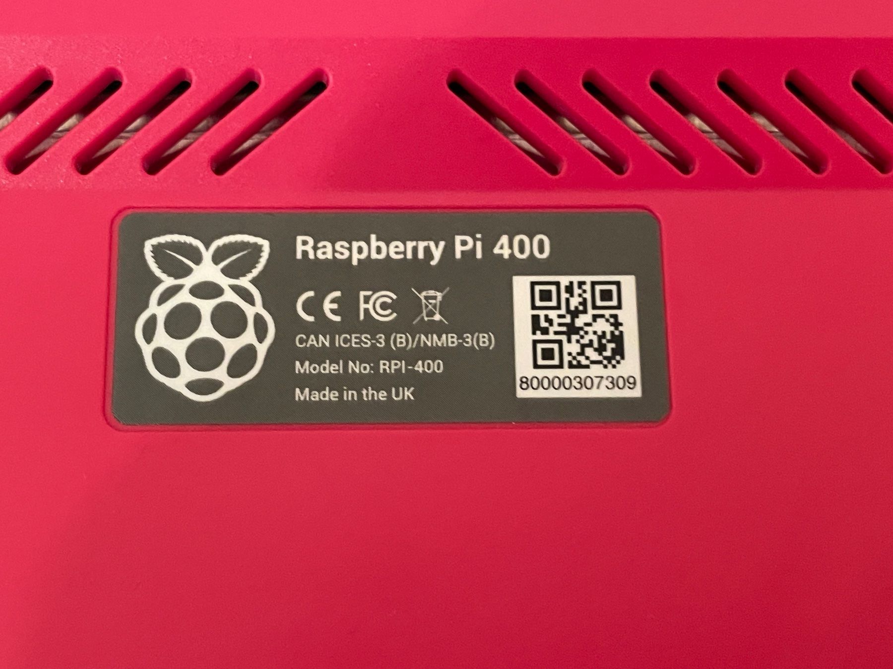 Raspberry Pi PCs: Raspberry Pi 400 Set mit Originalzubehör – Gebraucht aus Pfungen von gilbertfr 6
