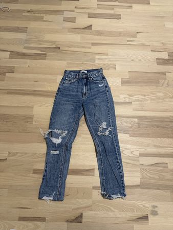 Pull&Bear Jeans blau Grösse 32 mit Löchern gebraucht